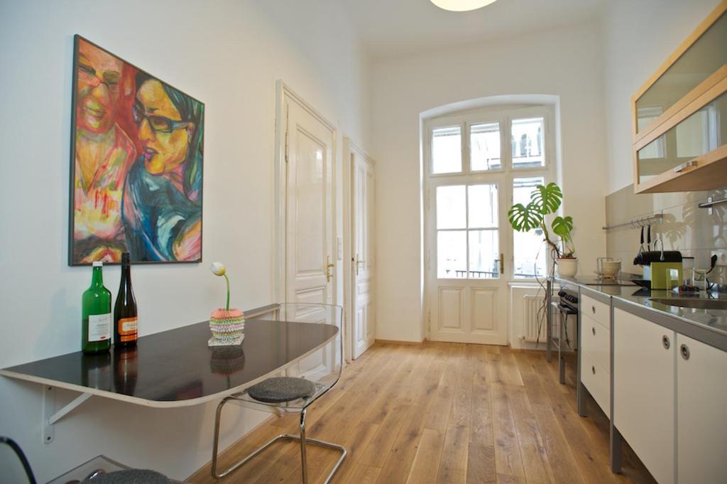 Apartment Wohnzimmer *